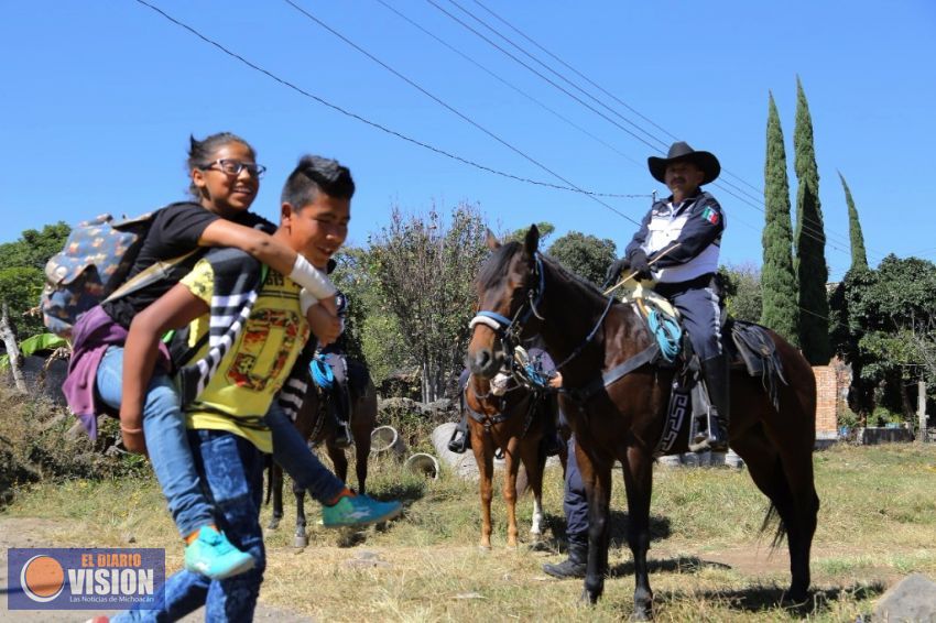 Realiza Unidad Montada de SSP labores de proximidad social