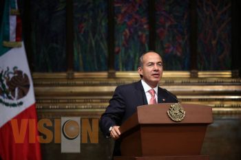 Más empleo y menos impuestos: Felipe Calderón