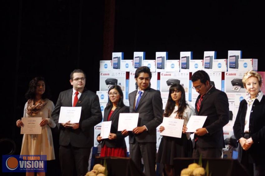 Fundación TELMEX TELCEL ha entregado cerca de 479 mil becas a estudiantes de excelencia