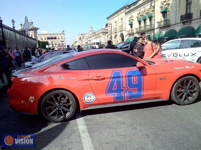 Autos Espectaculares en el BASH ROAD TOUR en Morelia.