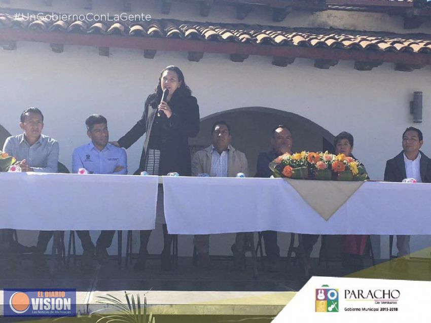 Entregan 100 estufas ecológicas la Presidenta municipal de Paracho