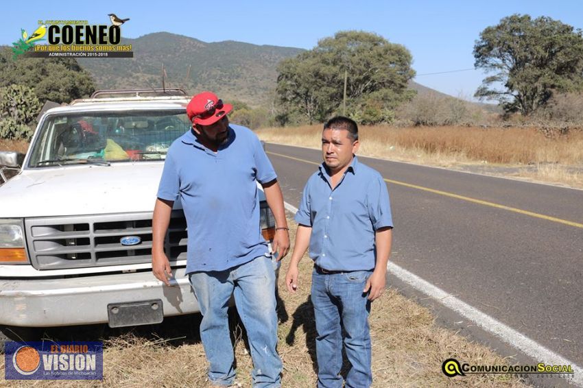 Continúan trabajos de mantenimiento en áreas verdes en carreteras de Coeneo