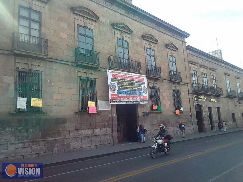 Delegación sindical de la Prepa 5 a favor de seguir en paro.
