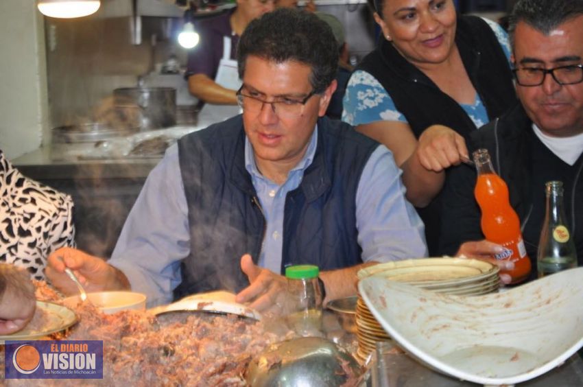 Ríos Piter continúa recorriendo estados para recolección de firmas