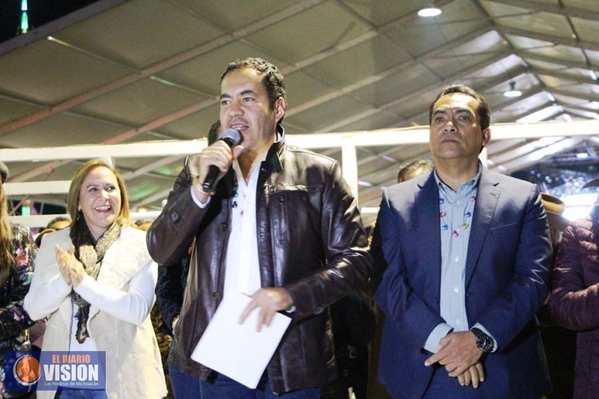 Miles de zitacuarenses disfrutan del primer día de la Feria Monarca 2018