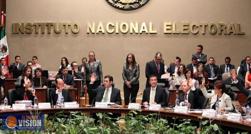 INE declara improcedente de medida cautelar contra video sobre AMLO en Facebook
