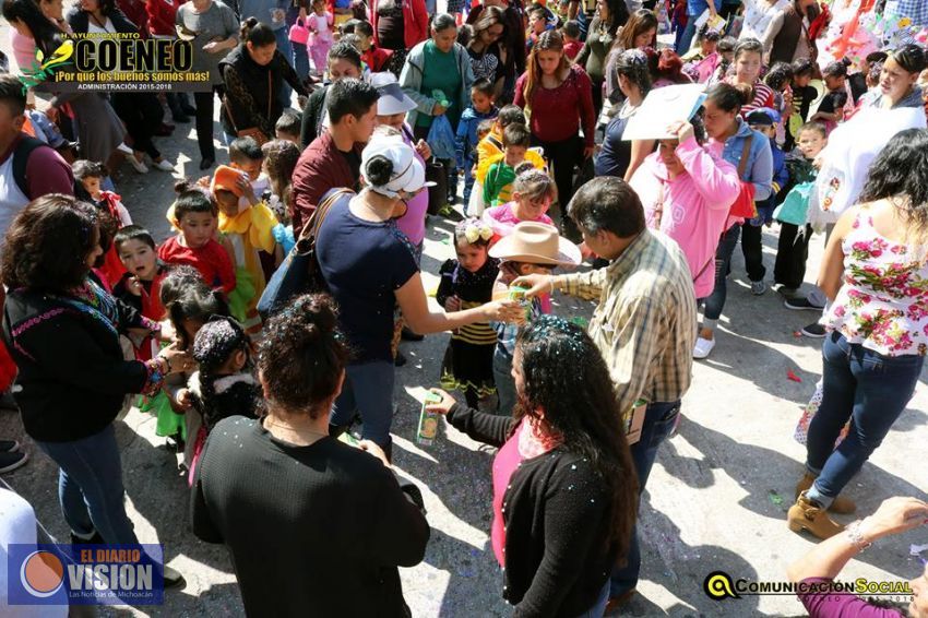 Realizan en Coeneo su tradicional Carnaval