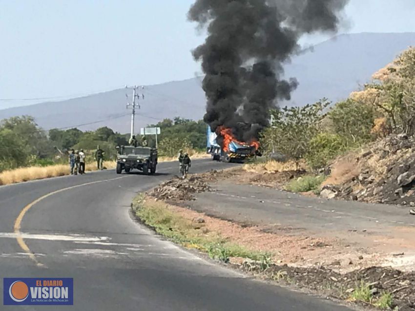 Sedena y SSP despliegan operativo en Tierra Caliente por quema de vehículos y bloqueos 