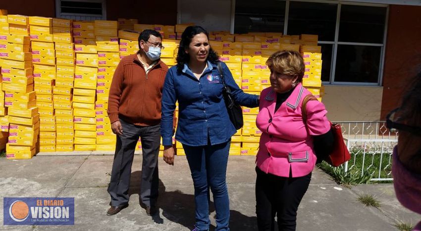 Ayuntamiento de Paracho entrega útiles escolares a jardines de niños de zona indígena