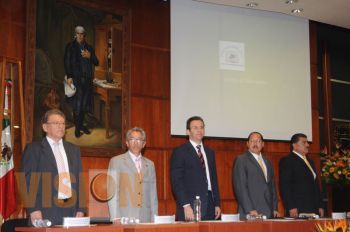 Entregan veneras a cinco distinguidos juristas