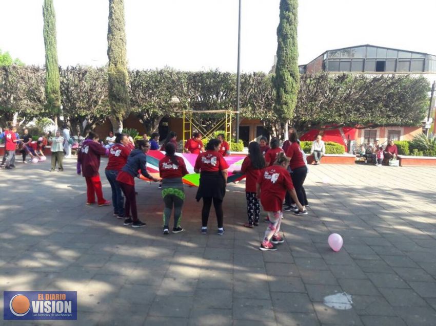 Festejan a las mujeres en Indaparapeo por su día 