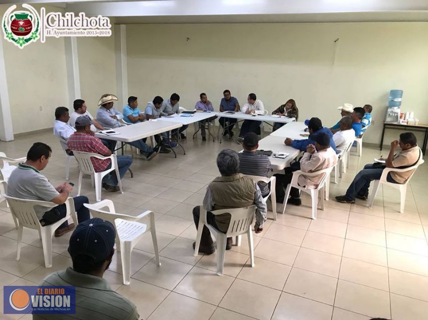 Se reúnen autoridades en Chilchota con jefes de tenencia y encargados del orden