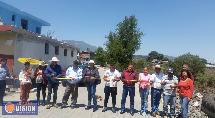 Entrega Ayuntamiento de Paracho algunas obras en su cabecera