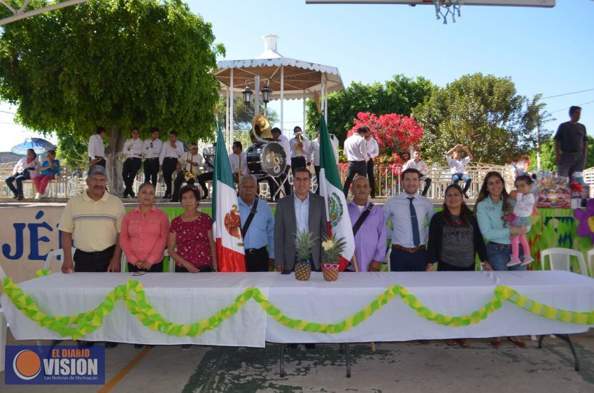 Realizan desfile conmemorativo en Jeruco, municipio de Cuitzeo