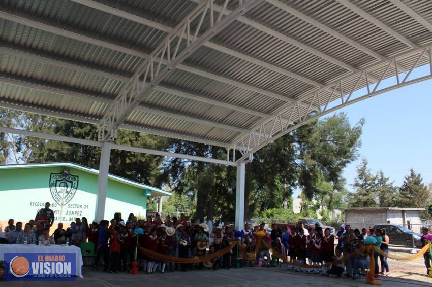 Inauguran techumbre en primaria de la comunidad de Chapitiro, municipio de Indaparapeo