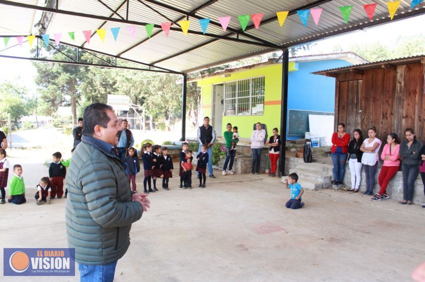 Visita Lupillo Aguilera Jardín de Niños en Tacámbaro