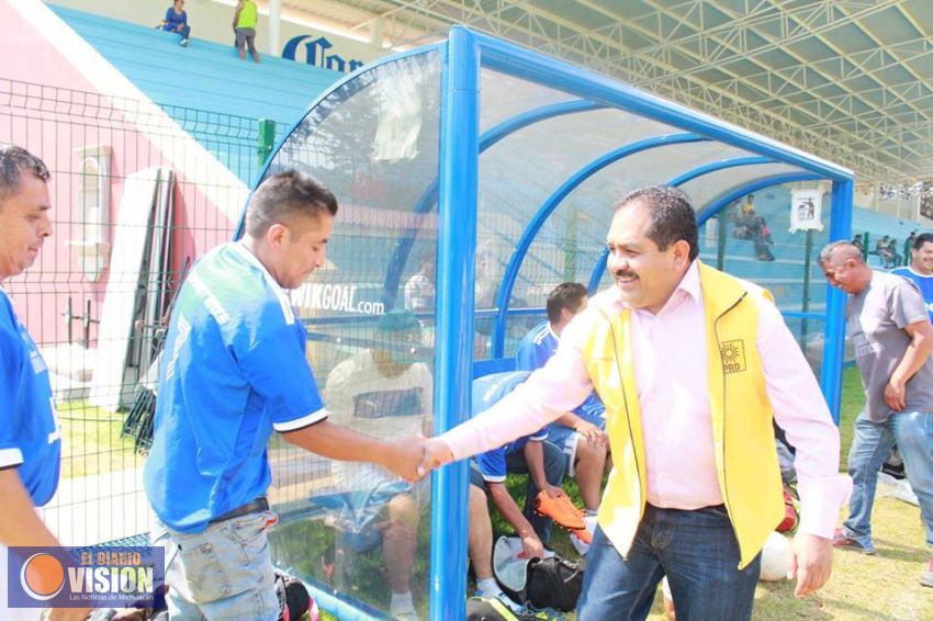 Mayores apoyos al deporte compromete Lupillo Aguilera