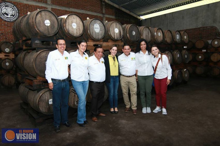 La Charanda de Uruapan, sigue siendo un referente de la industria local: Víctor Manríquez 