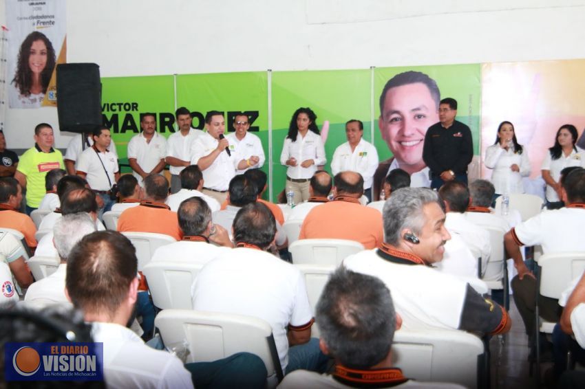 Héctor Manuel Olivares y Arturo Ibáñez, respaldan a Víctor Manríquez con la coalición de taxis 