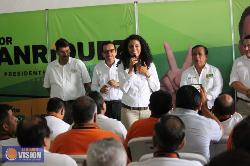 Edna Díaz, con el respaldo de los transportistas de Uruapan