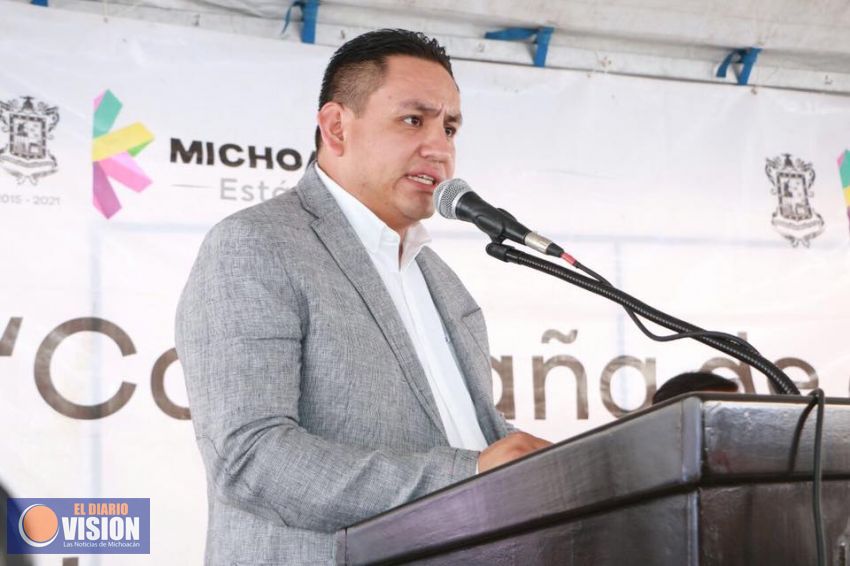 Víctor Manriquez, único candidato a la alcaldía de Uruapan, presenta 3de3