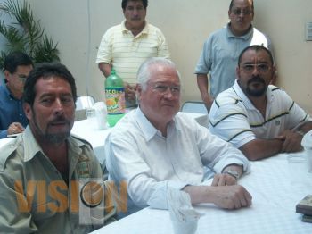 Genovevo asiste al aniversario 19 de Federación de transportistas Che Guevara M26
