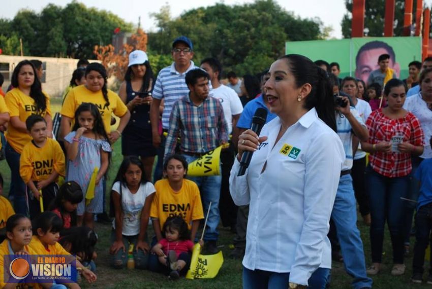 Paty Silva, recibe respaldo de vecinos de La Basilia y Cherangueran