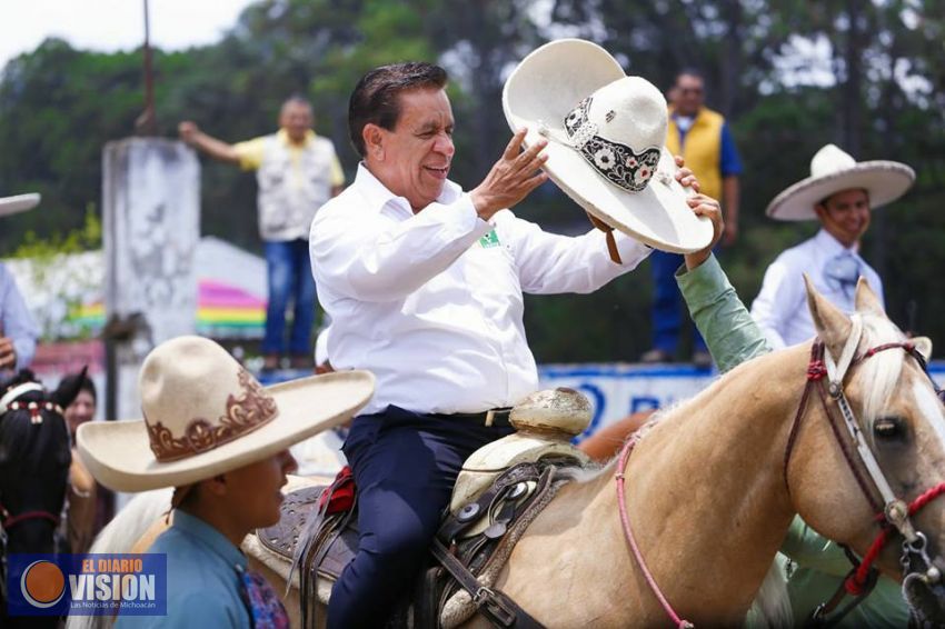 Colonias y tenencias, reconocen el esfuerzo que brinda Jesús Flores Paz a Uruapan