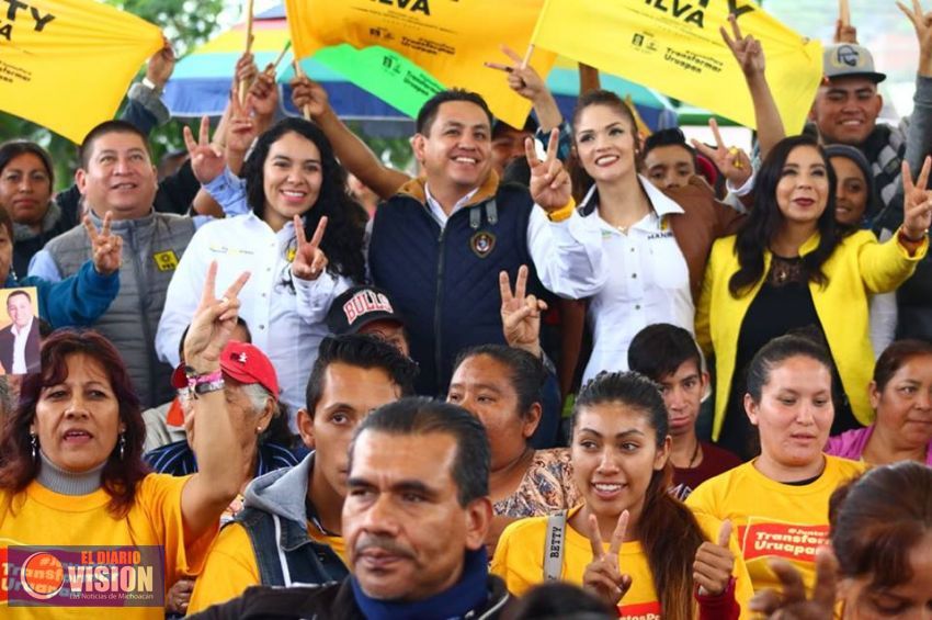 Seguiré trabajando a favor de los niños, compromete Víctor Manríquez