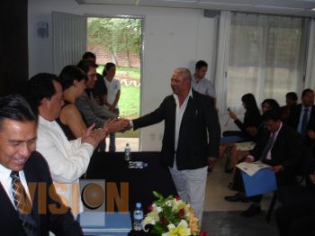 14 comunicadores recibieron su carta pasante como L.C.C.