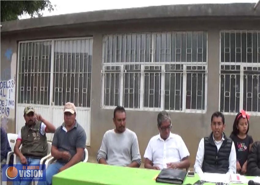 Humberto García con mañas priístas obstaculiza inicio de la carretera en Canacucho
