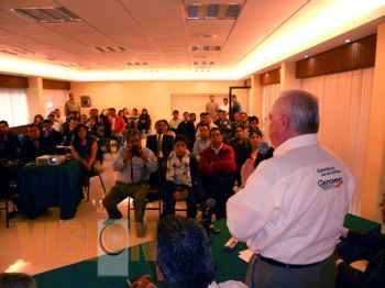 Presentan la Plataforma política de Genovevo Figueroa   