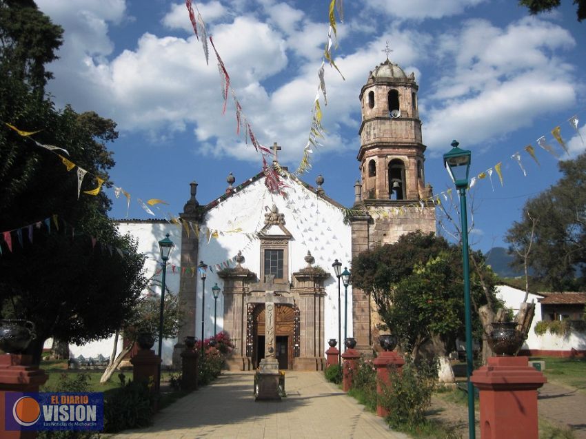 “Pintarán de Alegría” comunidad de Santa Fe de la Laguna  