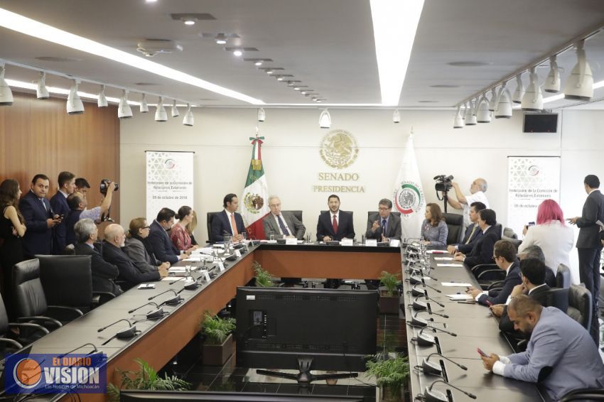 Urge mejorar el trato a connacionales en el extranjero 