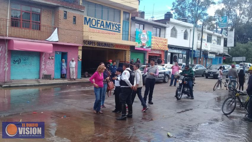 La senadora Blanca Piña recorre zonas afectadas por lluvia en Morelia 
