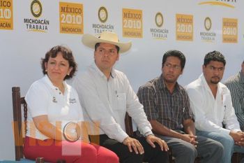 Gira de trabajo del gobernador por Carácuaro 
