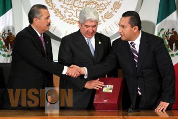 Entrega Blacke informe al Congreso
