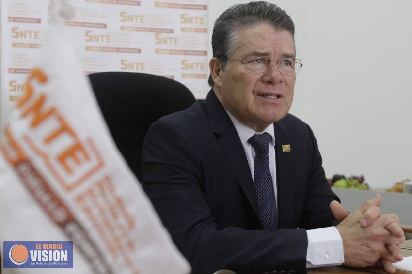 Dirigente del SNTE, Juan Díaz de la Torre, solicita licencia a su cargo