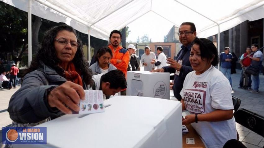 Continúa segunda consulta de AMLO
