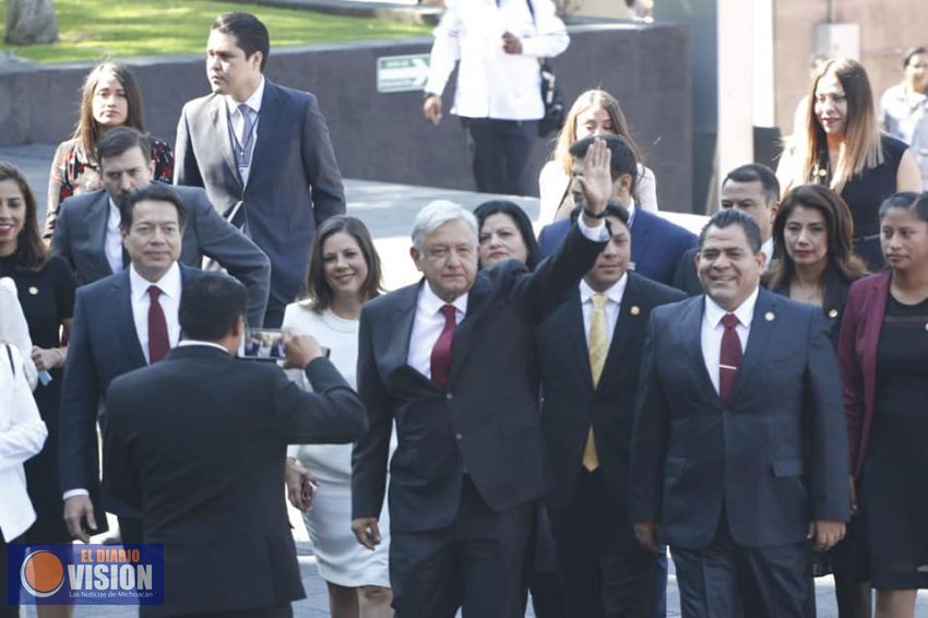 La diputada, Celeste Ascencio, parte de la comitiva de recepción, Presidente López Obrador