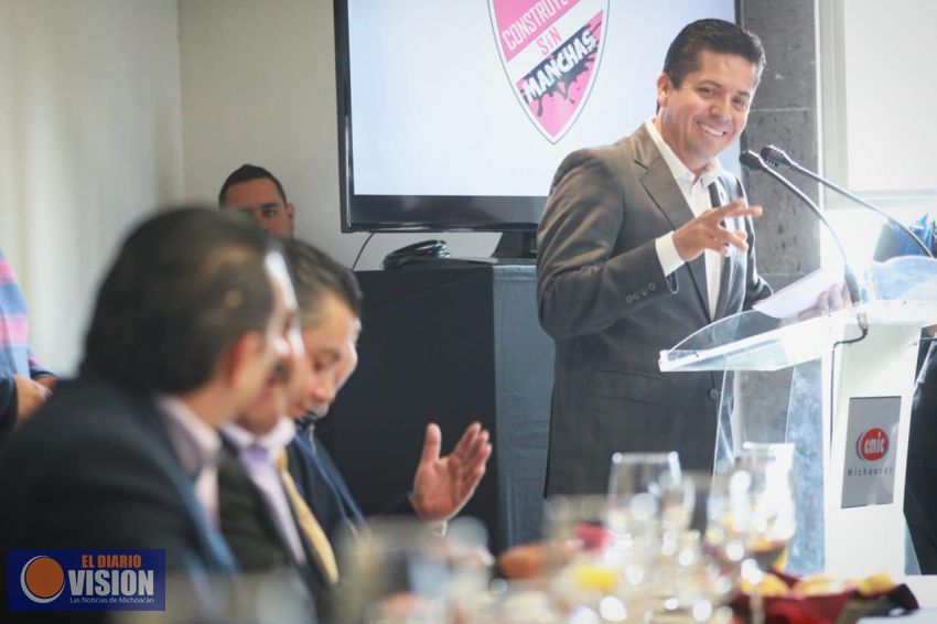 Toño García, en sinergía con la CMIC para rehabilitar red  carretera en Michoacán