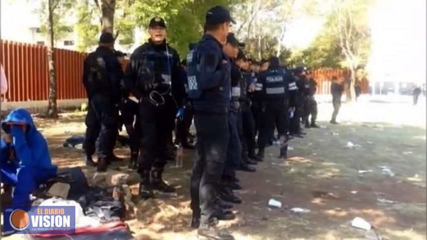 Llegan policías a Cámara de Diputados  