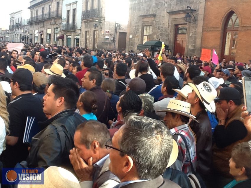Democráticos, protestan contra el Gobernador Silvano Aureoles