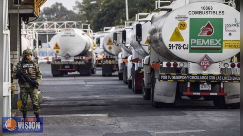 Adquiere el Gobierno federal 571 pipas para transportar gasolina