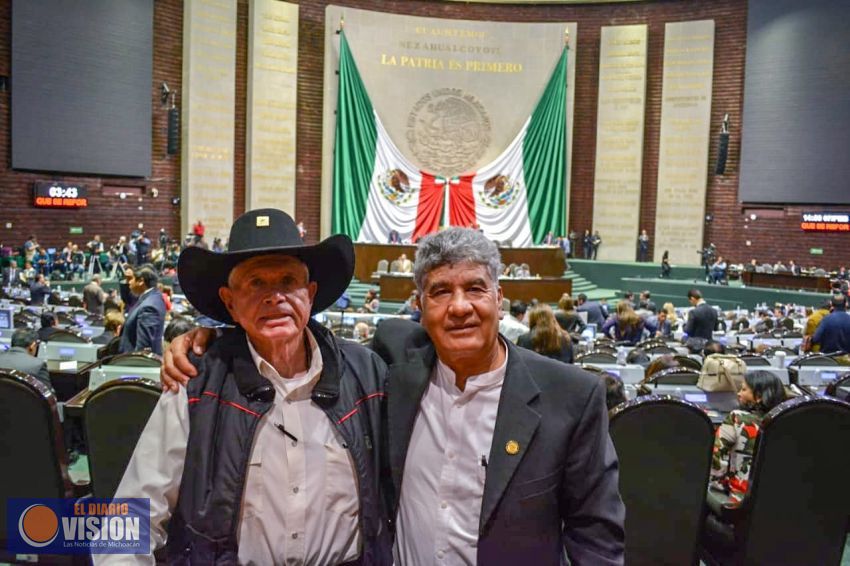 La miel es un producto básico y estratégico, para la poblacion: Efraín Rocha Vega