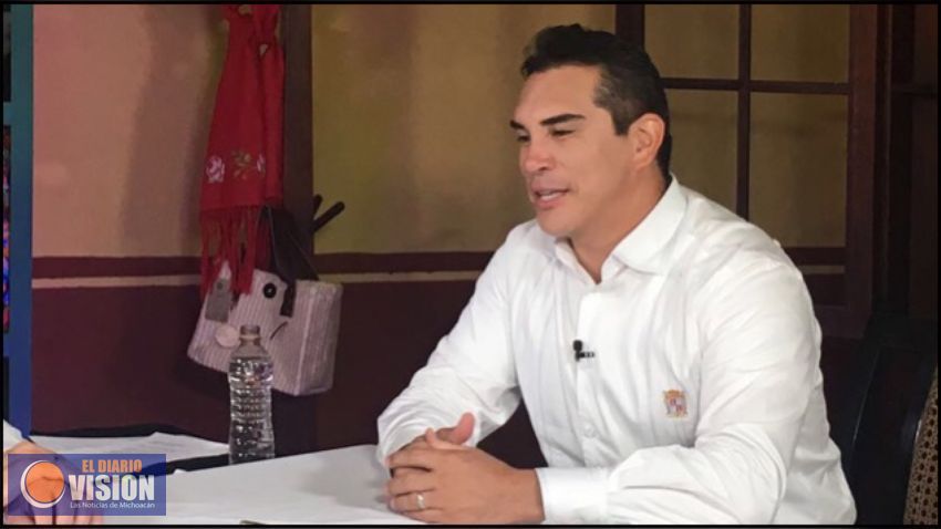 Gobernador de Campeche pedirá licencia; busca dirigir al PRI