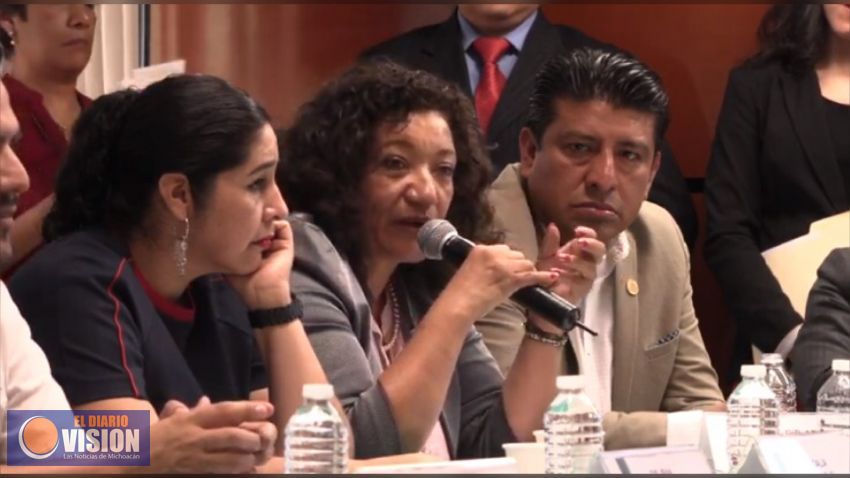 María Chávez: Debemos legislar a favor de librerías públicas para cada municipio.
