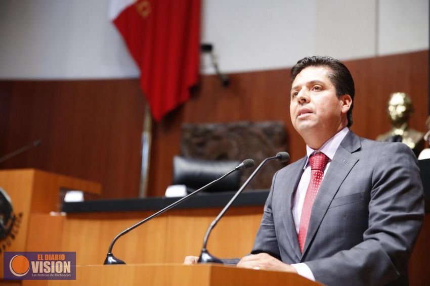 Antonio García presenta iniciativa sobre Deuda Pública 