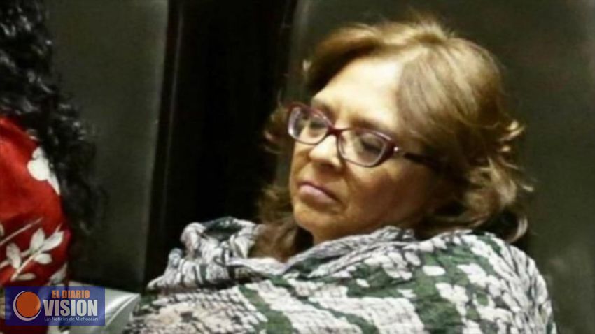 Captan a diputada morenista echándose una “pestañita” en discusión de reforma educativa