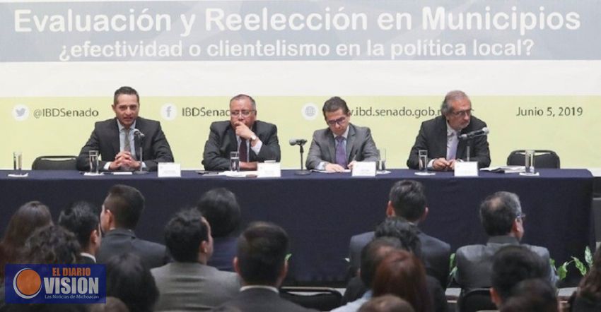 Analizan investigadores reelección electoral de alcaldes y legisladores